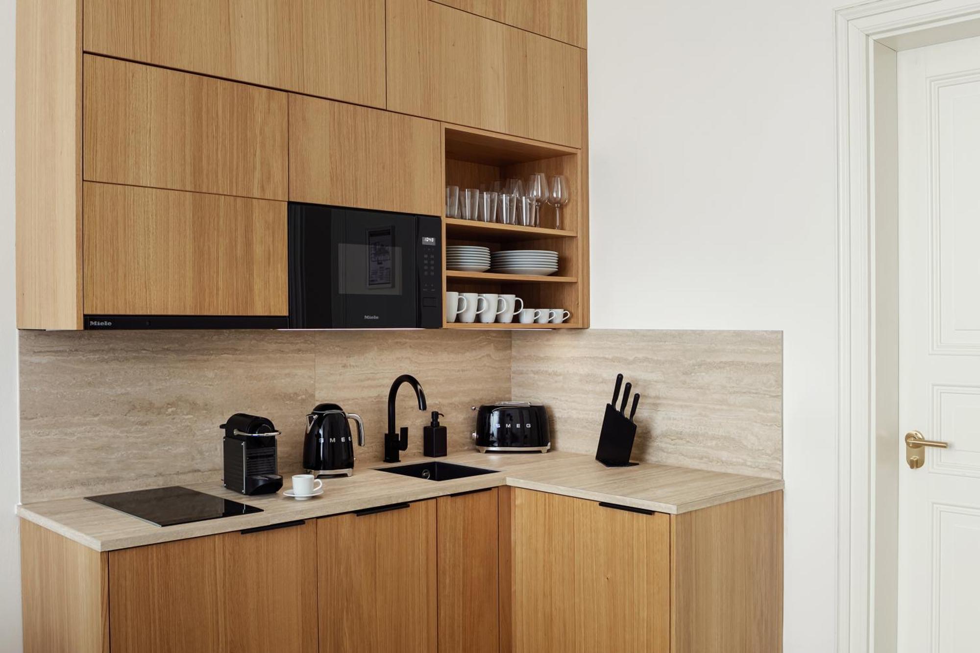 Six Residences Aparthotel *
